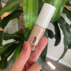 Beautycounter lid glow in gleam